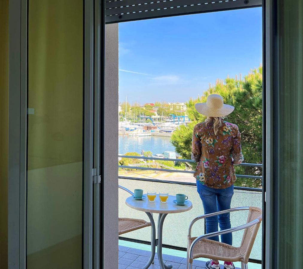 Single Room Balcony,1343963123:JPEG